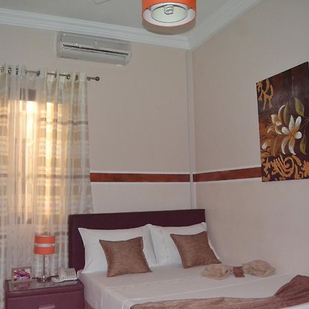 Green Lodge Kinshasa Exterior photo